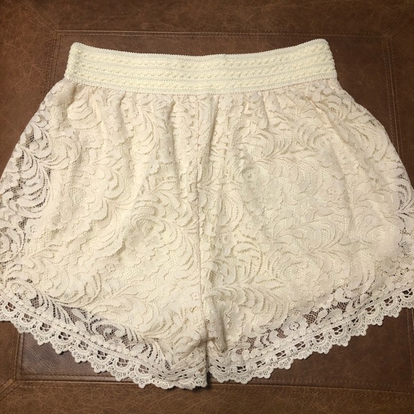 Cute Lace Shorts NEW - Picture 3 of 4